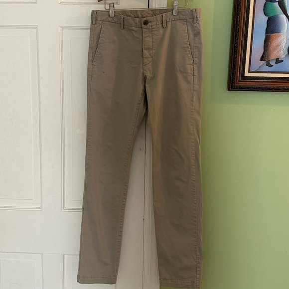 Uniqlo Men's Slim Fit Chino Pants in Beige - Picture 2 of 5